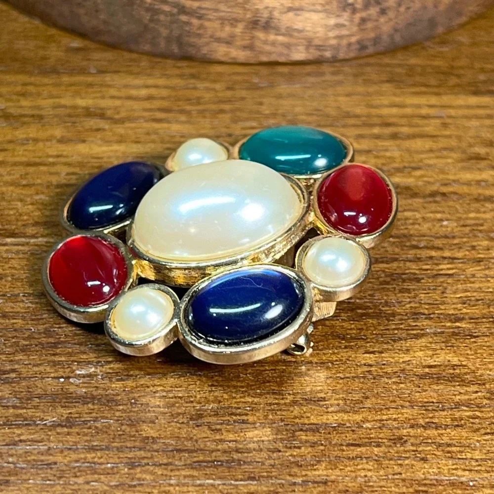 Vtg Avon Multi Color Cabochon Faux Pearl Gold Tone Cluster Brooch Pin